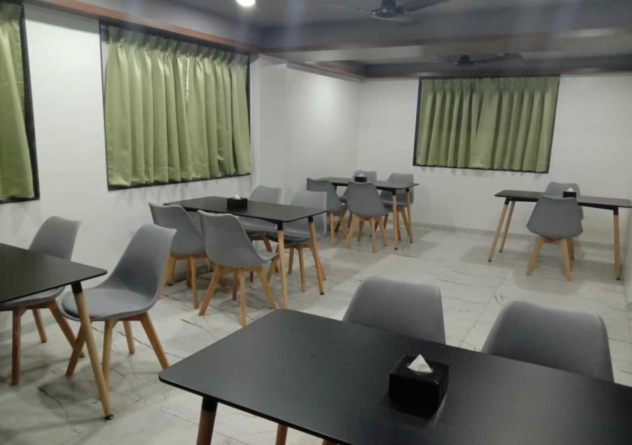 Sharman Suites Pune Exterior foto